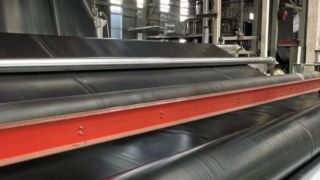 черная геомембрана из полиэтилена высокой плотности (HDPE)