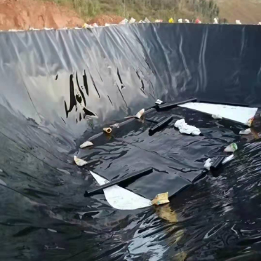 Устойчивая к проколам геомембранная подкладка из HDPE для прочного герметичного барьера в сельском хозяйстве и промышленности