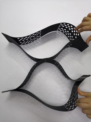 Толщина 1,5 мм Геоклетка для дорожного строительства с сварочным пространством 330 мм, обеспечивающая удержание почвы и стабильность фундамента дороги