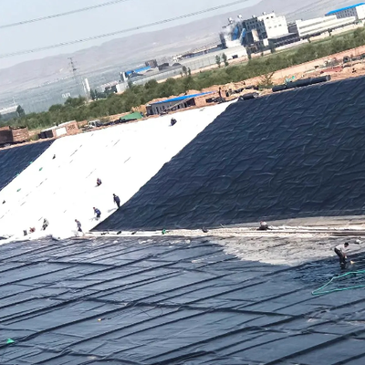 Высокопрочный геомембранный вкладыш HDPE с защитой от просачивания для хранения промышленных отходов и хвостов