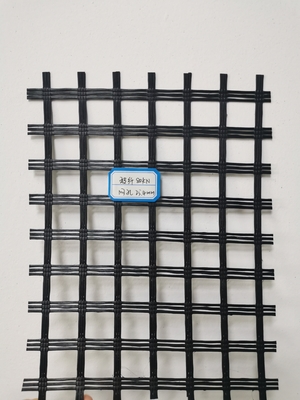 Соткать покрывающ дорожное полотно Geogrid стеклоткани усиливает черное двухосное