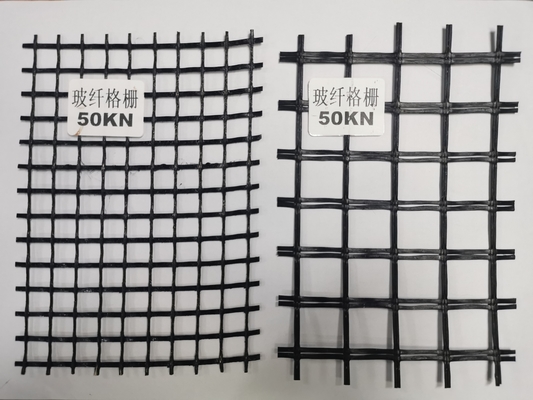 Соткать покрывающ дорожное полотно Geogrid стеклоткани усиливает черное двухосное