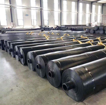 Содержание углерода в черном 2,0-3,0 процентов HDPE Геомембрана Линера толщина 0,1-3,0 мм Противопробиваемость 20N Подходит для промышленных применений