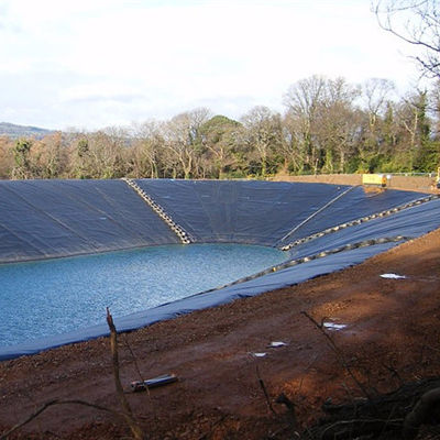 Кислородный индекс ≥30 процентов Геомембрана из полиэтилена высокой плотности (HDPE) Черный Белый Синий Зеленый Серый Красный Желтый Прочный Гибкий Водонепроницаемый Материал для облицовки